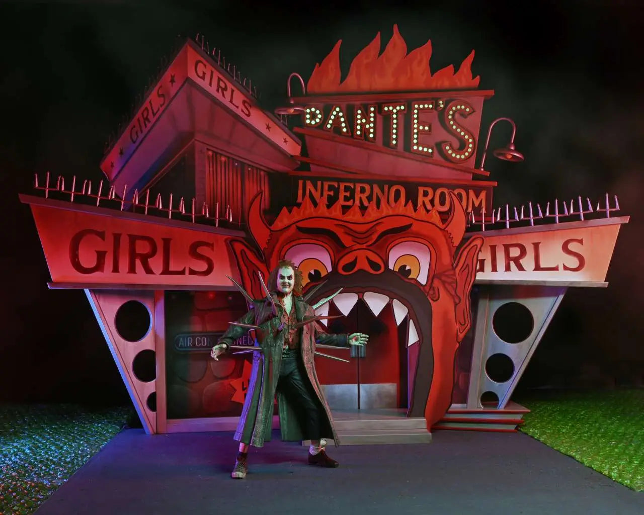 [PREORDINE] Beetlejuice 1988 Trenchcoat Spikes Inferno Room Deluxe Action Figure - NECA