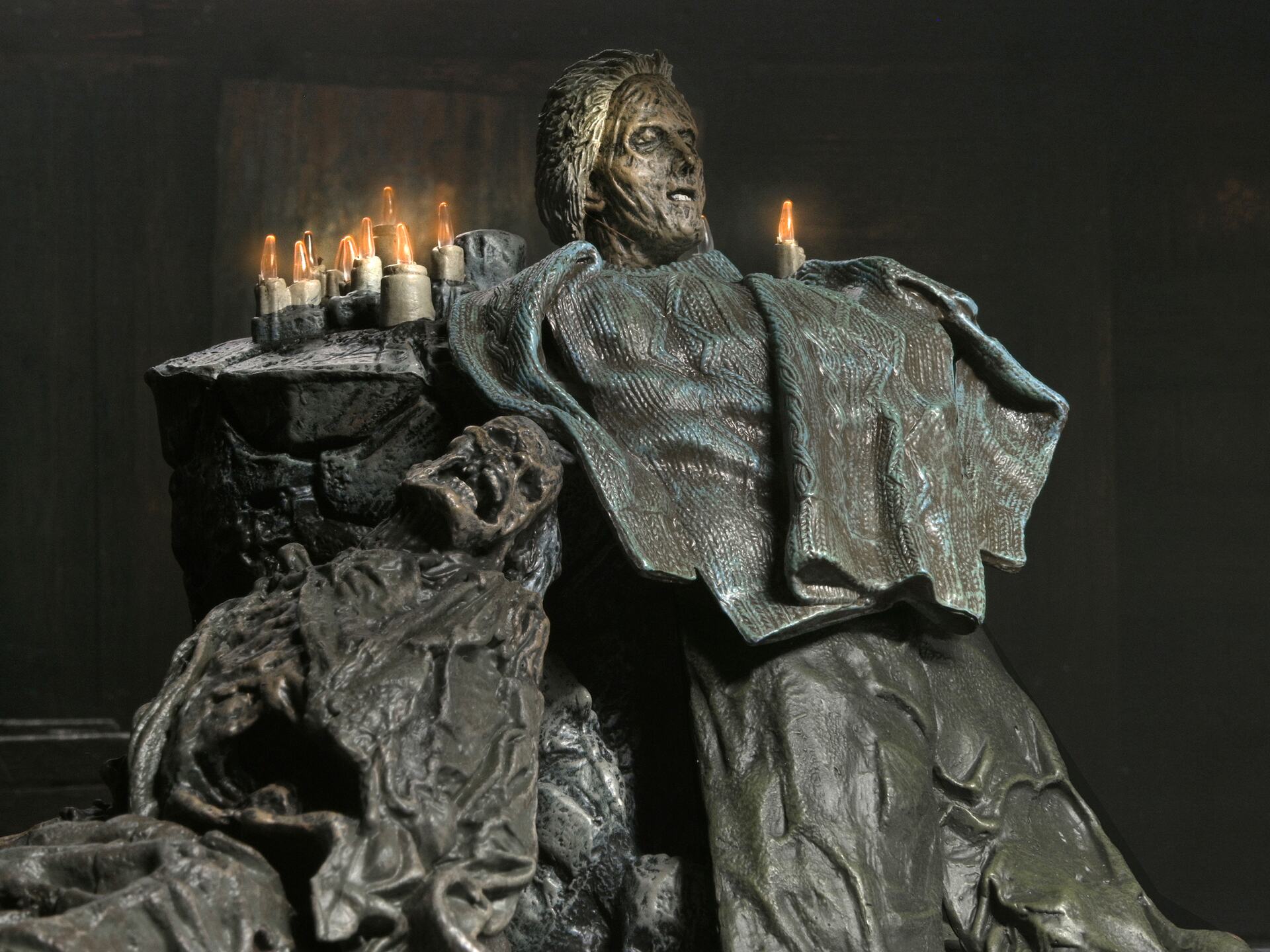 [PREORDINE] Friday the 13th The Game - Diorama Sepolcro Pamela Voorhees NECA