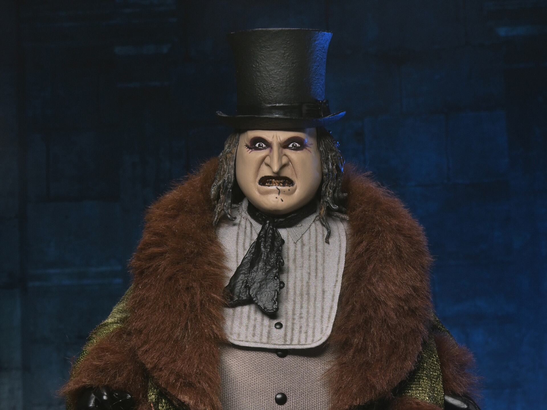 [PREORDINE] Batman Returns The Penguin Clothed Action Figure NECA
