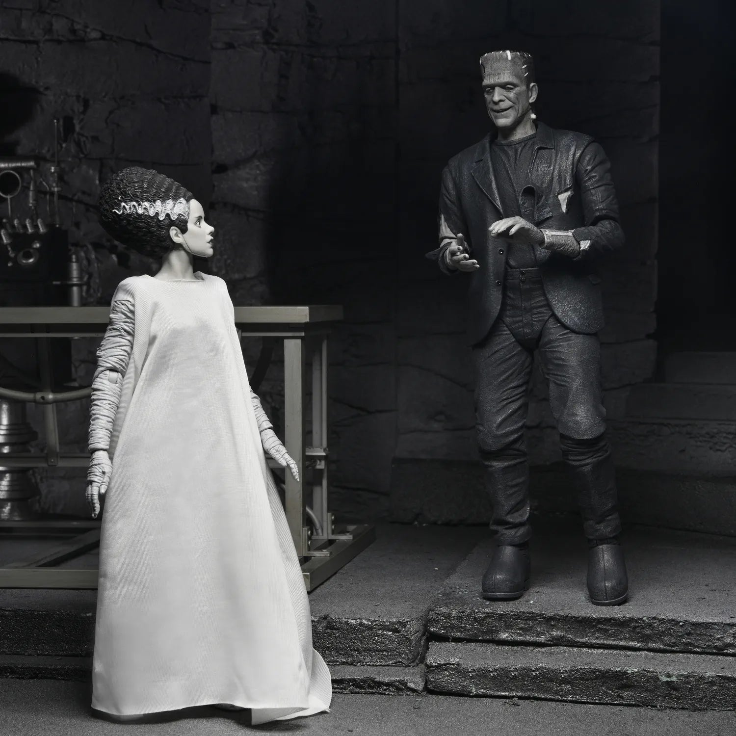 [PREORDINE] Universal Monsters: Bride of Frankenstein 90th - Monster & His Mate B&W 2-Pack NECA