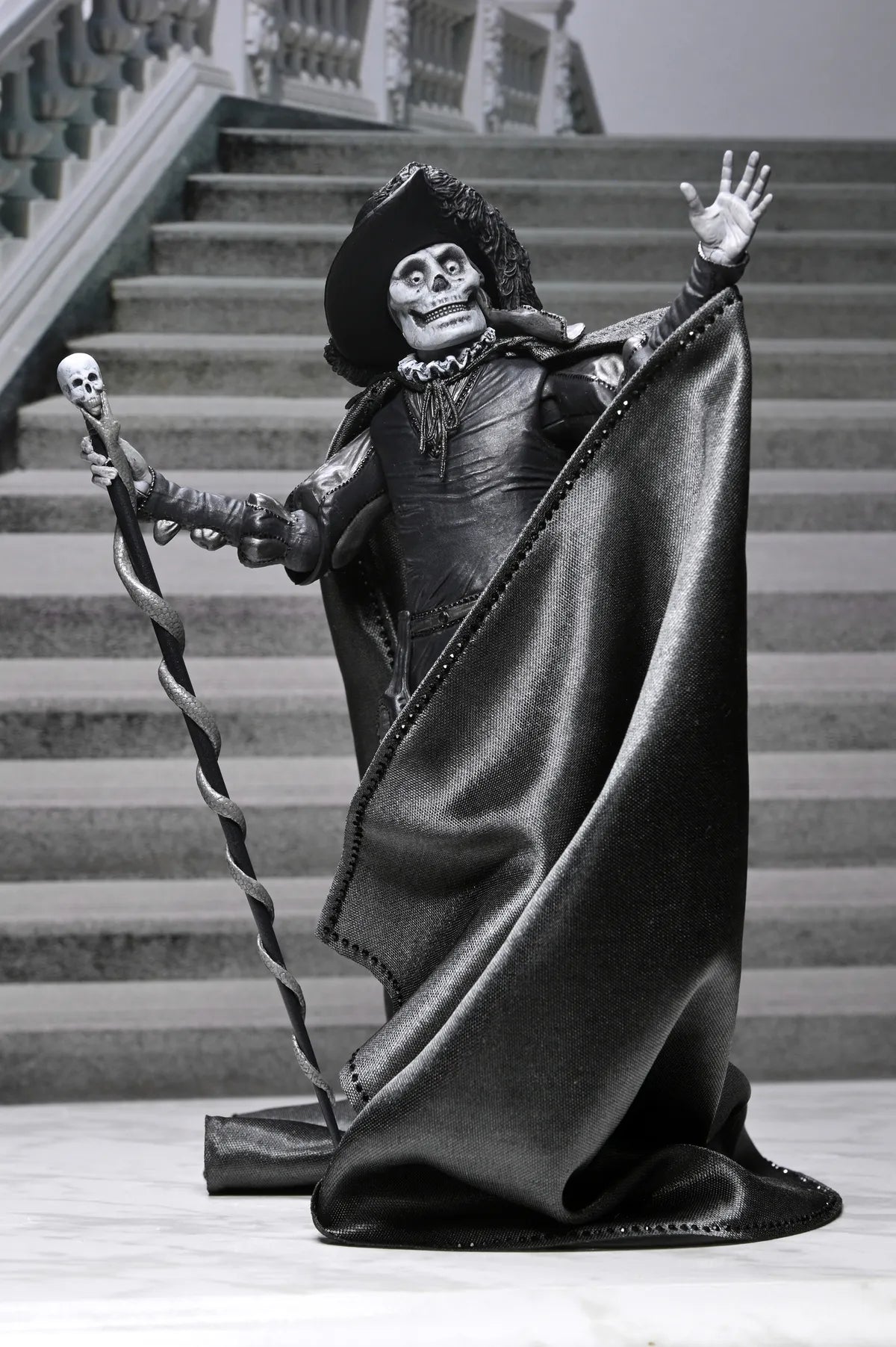 [PREORDINE] NECA Il Fantasma dell'Opera 1925 Maschera Morte Rossa B&N Ultimate Action Figure