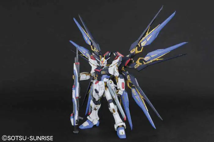 [PREORDINE] PG Gundam Strike Freedom 1/60 - Model Kit Bandai Gunpla