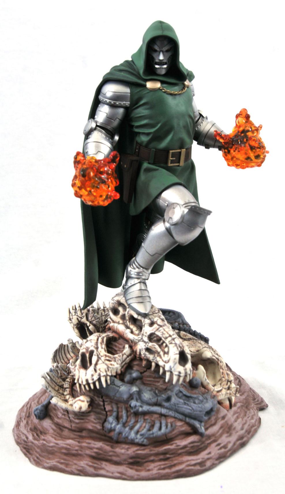 MARVEL - Doctor Doom - Statue Gallery Diorama 25cm