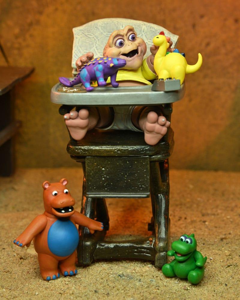 DINOSAURS - Baby Sinclair - Ultimate Figure 18cm