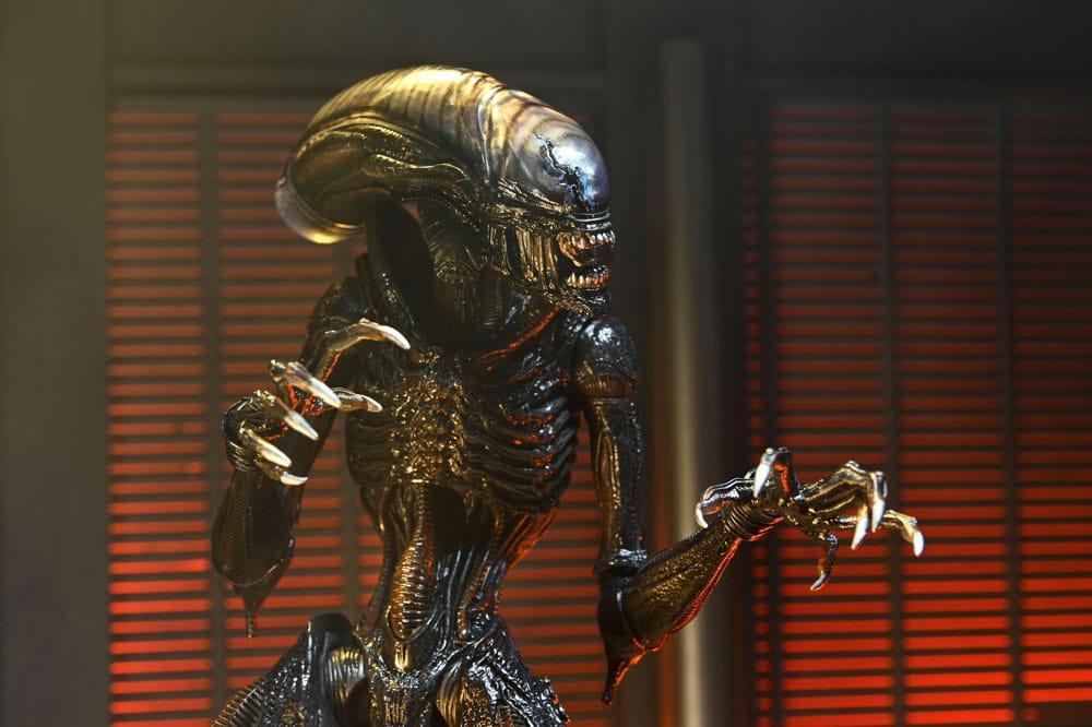 ALIEN ROMULUS - Scorched Xenomorph - Ultimate Figurine 18cm
