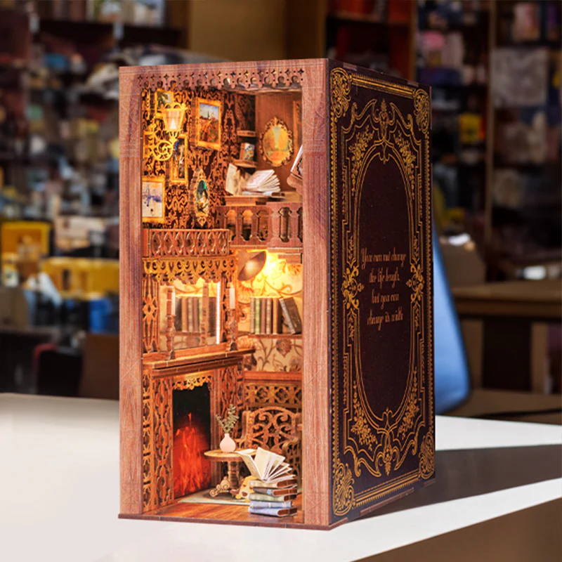 [PREORDER] BOOK NOOK KIT - DIY - Eternal Bookstore - 172pc + LED Light