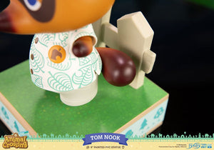 [PREORDINE] Animal Crossing: New Horizons Statua PVC Tom Nook 22 cm - First 4 Figures - Statue