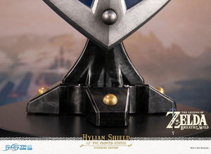[PREORDINE] Statua Hylian Shield The Legend of Zelda: Breath of the Wild - Standard Edition 29 cm - First 4 Figures - Statue