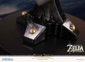 [PREORDINE] Statua Hylian Shield The Legend of Zelda: Breath of the Wild - Standard Edition 29 cm - First 4 Figures - Statue