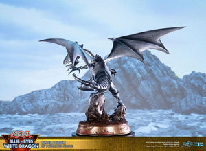 [PREORDINE] Statua Yu-Gi-Oh! Blue-Eyes White Dragon Silver Edition 35 cm - First 4 Figures - Statue