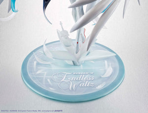 [PREORDINE] Mobile Suit Gundam x Hatsune Miku Statua PVC Lucrea - 45° Anniversario Wing Gundam Zero EW 27 cm - Megahouse - Statue