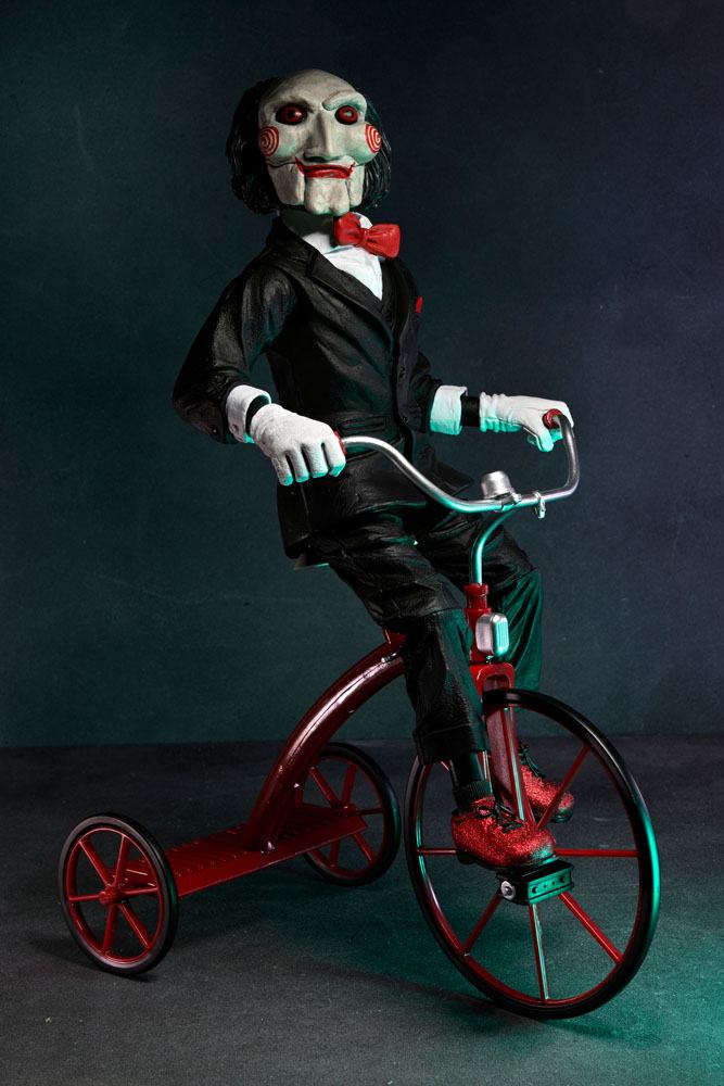 [PREORDINE] Action Figure Saw Billy con Triciclo 30 cm - NECA - Action figures: 30 cm